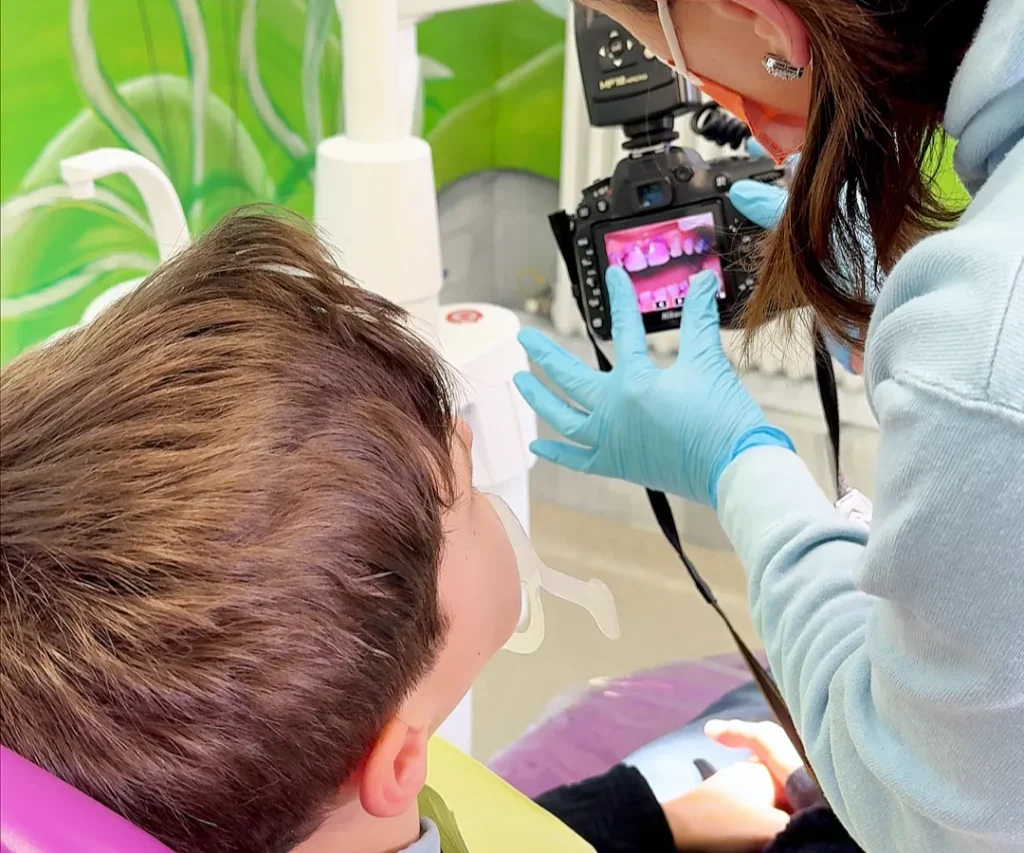 Lavare i denti ai bambini